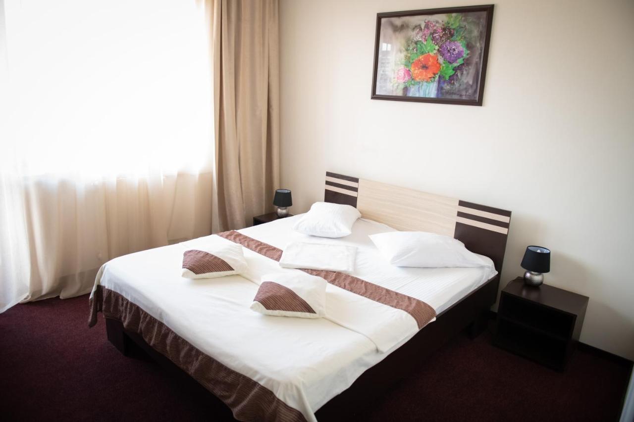 Hotel Panoramic Рымнику-Вылча Экстерьер фото