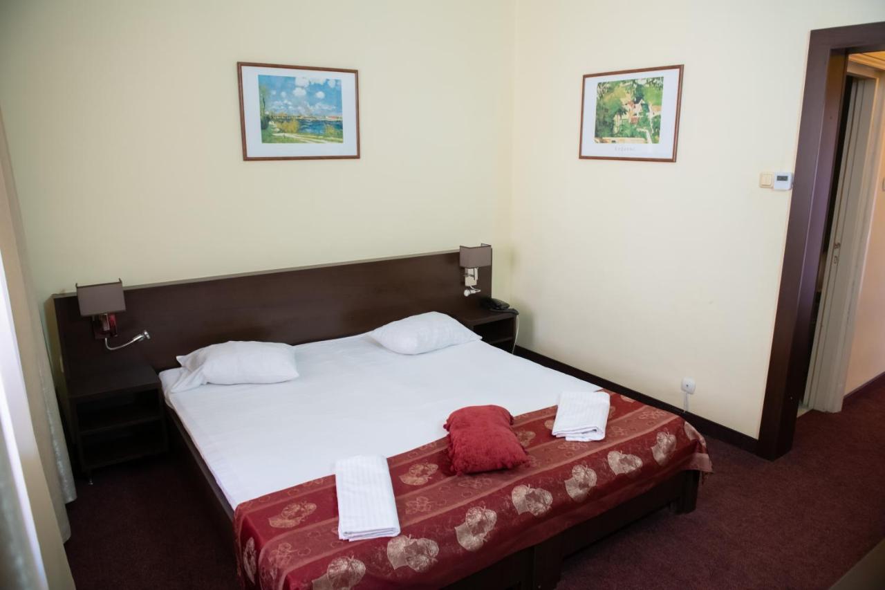 Hotel Panoramic Рымнику-Вылча Экстерьер фото