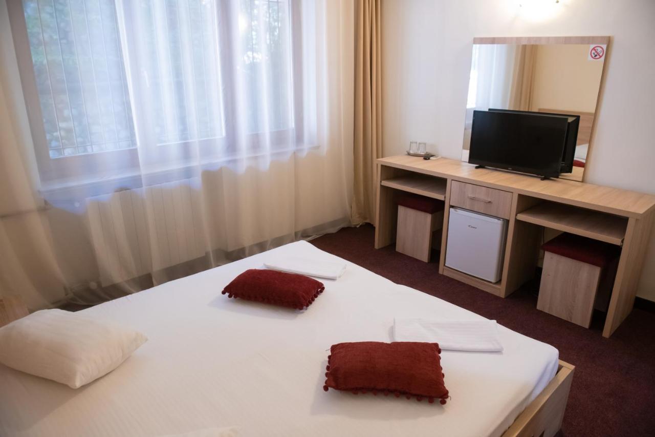 Hotel Panoramic Рымнику-Вылча Экстерьер фото