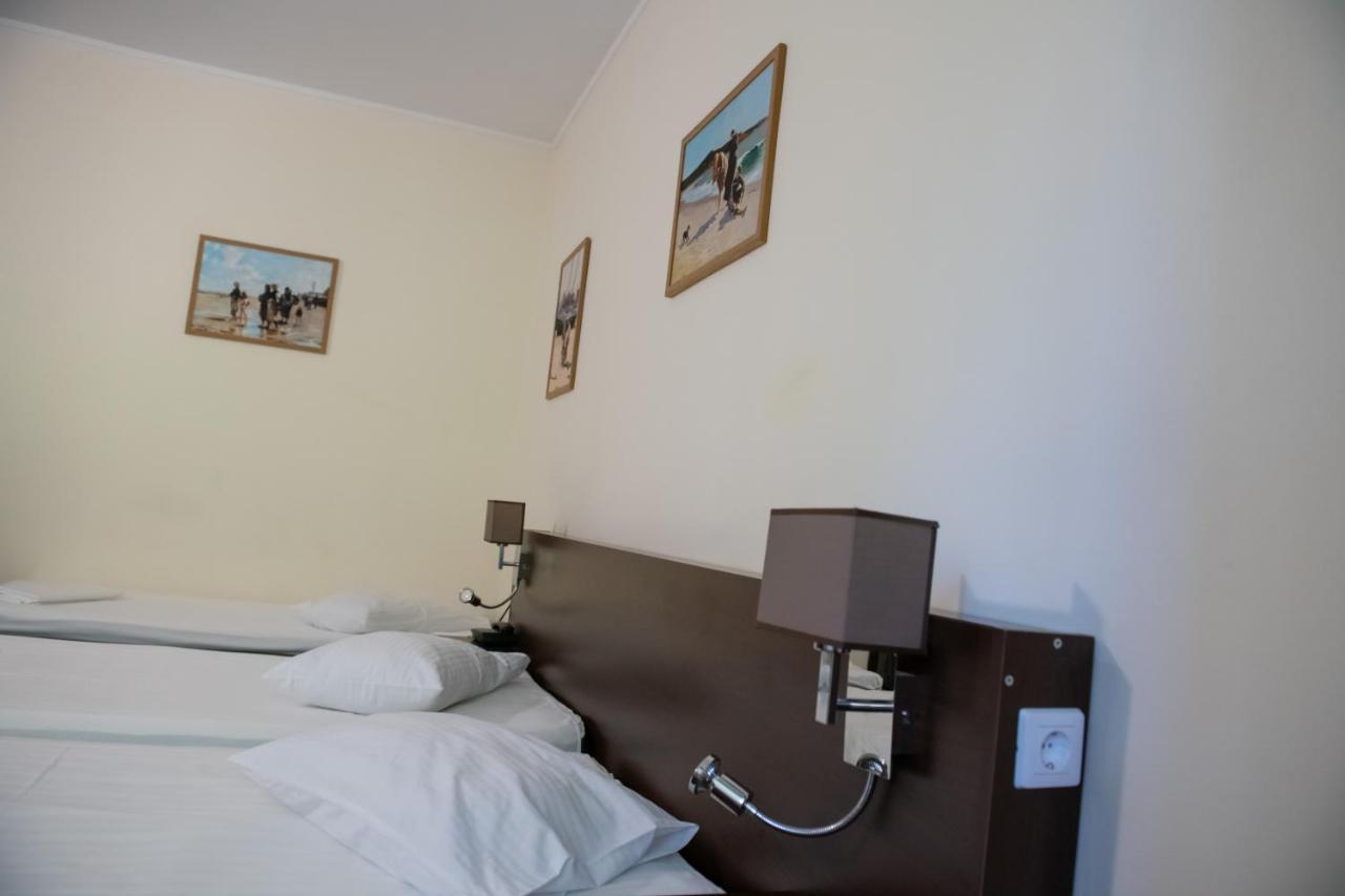 Hotel Panoramic Рымнику-Вылча Экстерьер фото