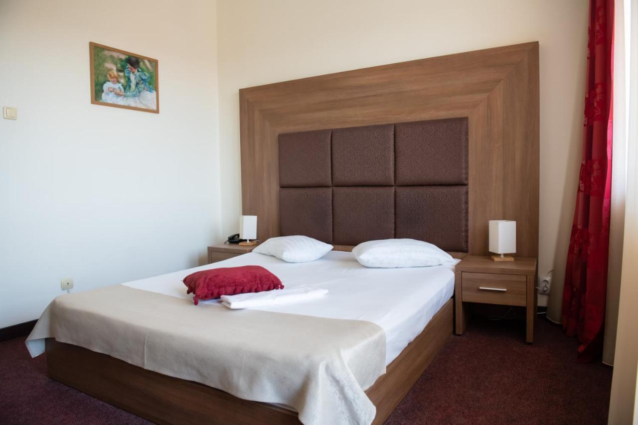 Hotel Panoramic Рымнику-Вылча Экстерьер фото