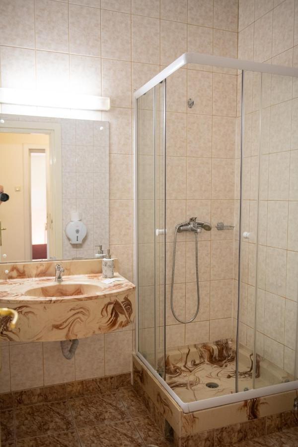 Hotel Panoramic Рымнику-Вылча Экстерьер фото