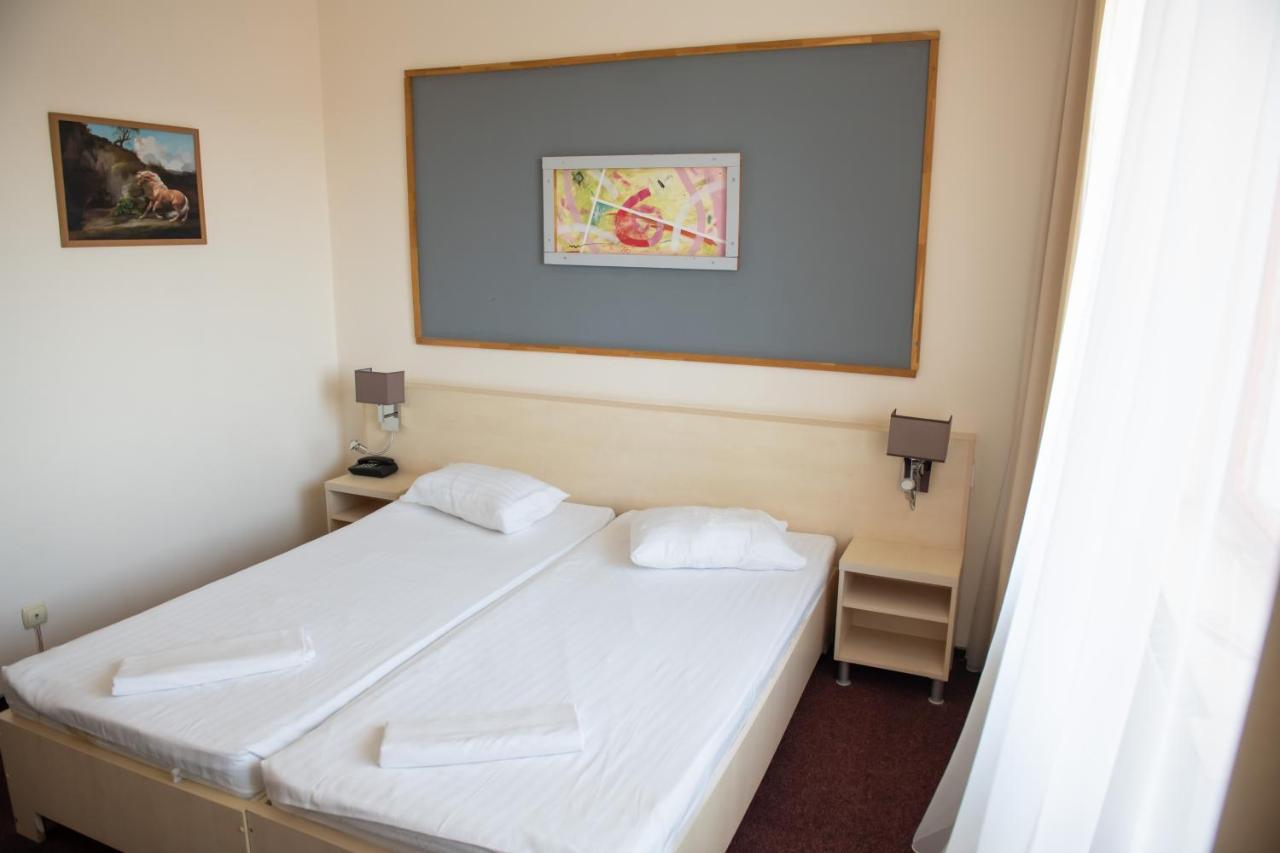 Hotel Panoramic Рымнику-Вылча Экстерьер фото