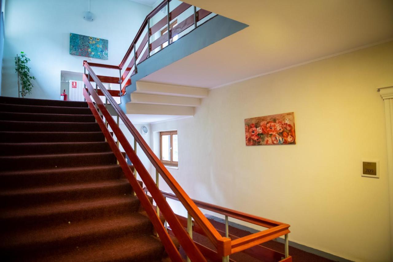 Hotel Panoramic Рымнику-Вылча Экстерьер фото