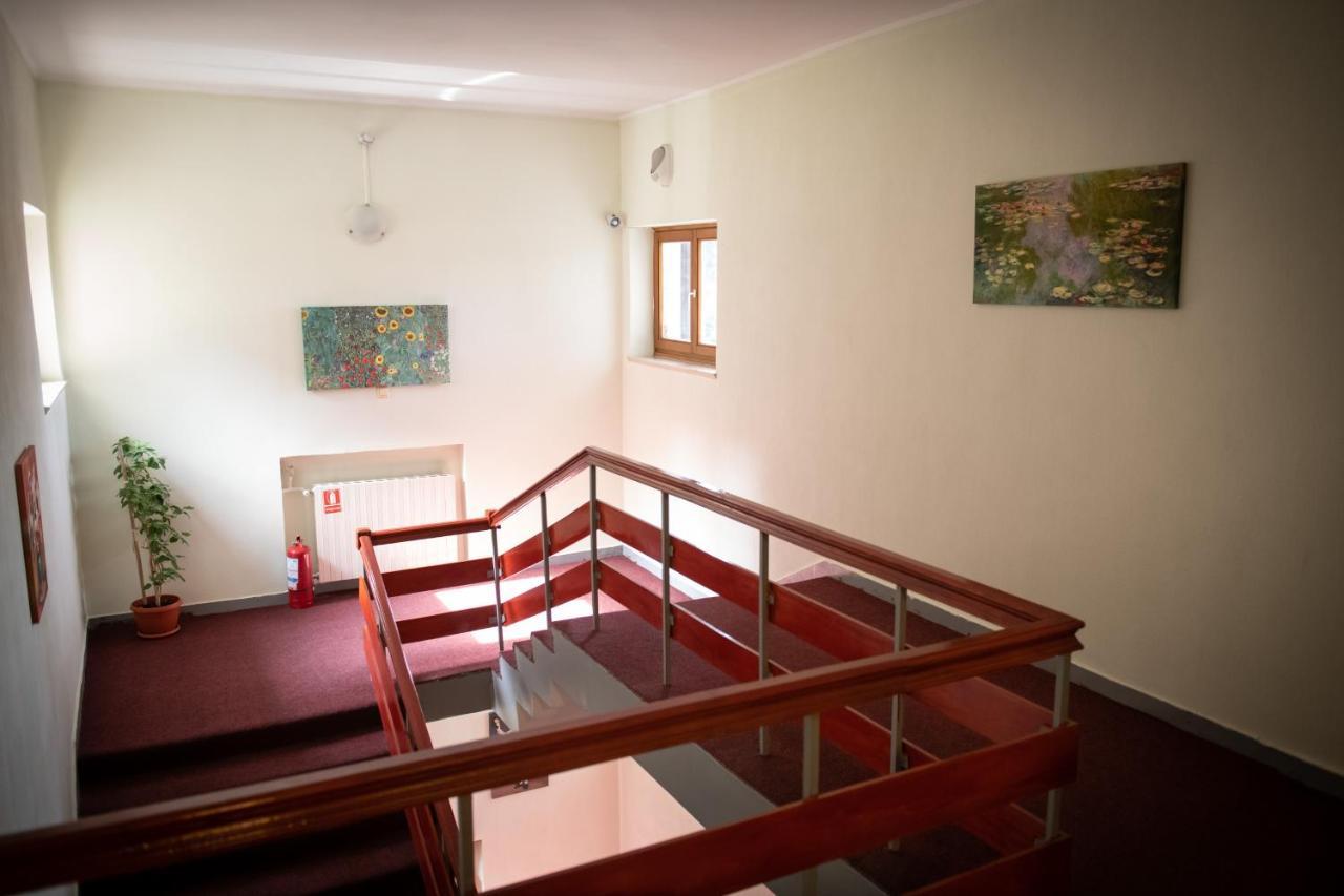 Hotel Panoramic Рымнику-Вылча Экстерьер фото
