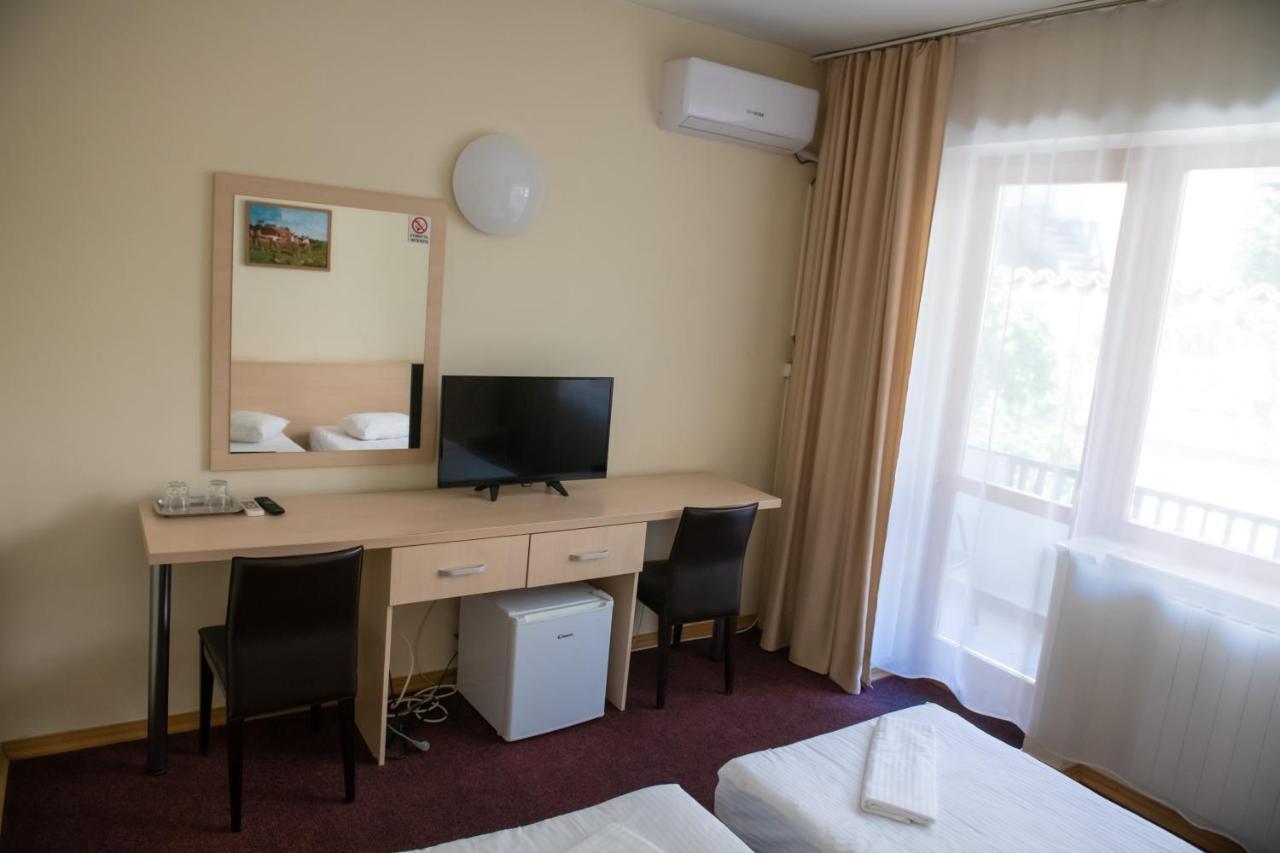 Hotel Panoramic Рымнику-Вылча Экстерьер фото