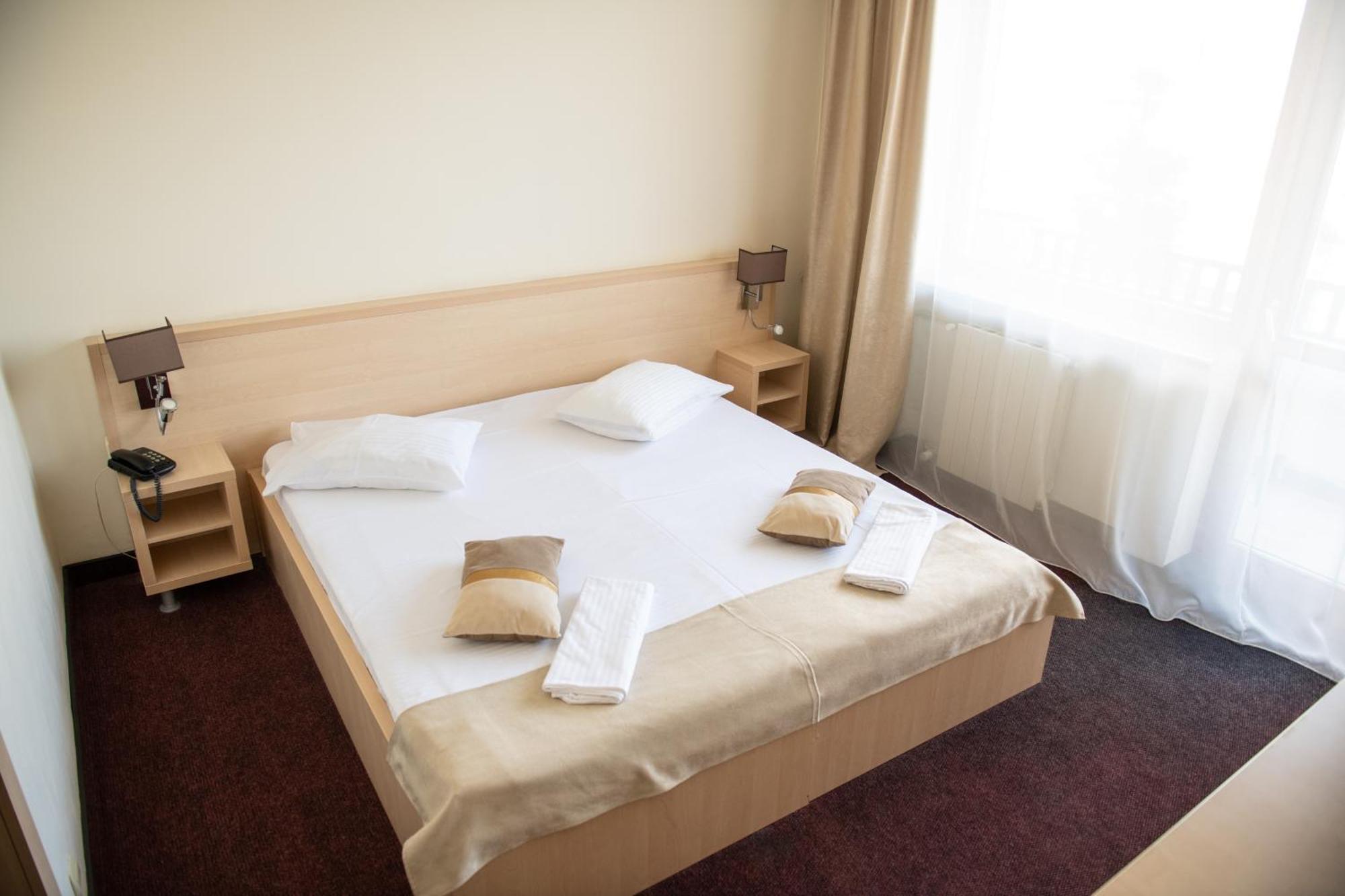 Hotel Panoramic Рымнику-Вылча Экстерьер фото