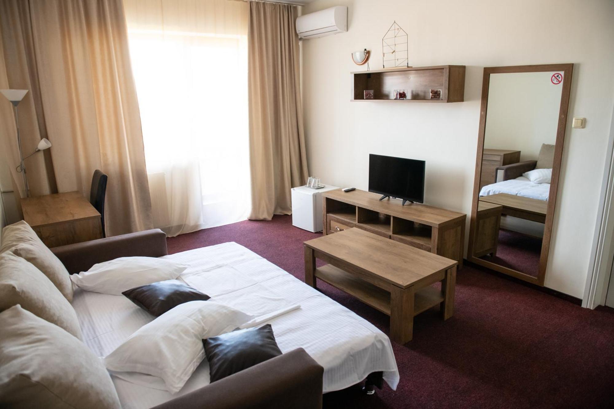 Hotel Panoramic Рымнику-Вылча Экстерьер фото